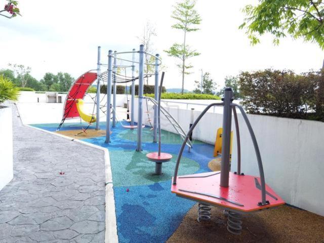 Puncak Alam Cozy Blue Escape *