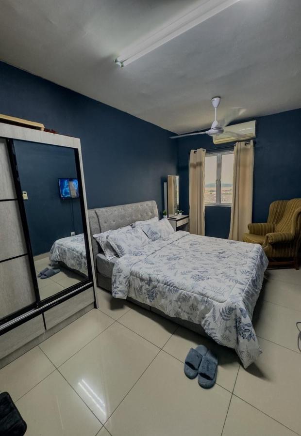 Puncak Alam Cozy Blue Escape